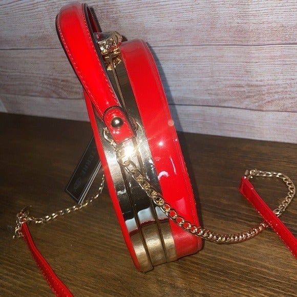 La Terre Fashion Peta Approved Vegan Handbag Red Changeable Strap Circle round. - Picture 5 of 12